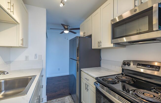 1 bed, 1 bath, 490 sqft, $1,945, Unit 08