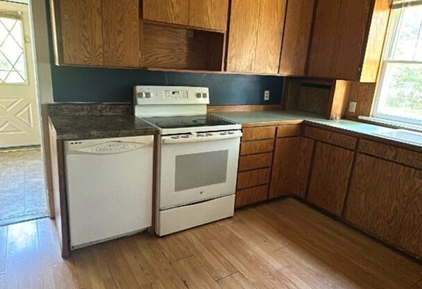 3 beds, 1 bath, $1,350