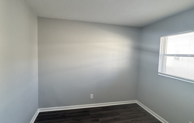 646 88 AVE N