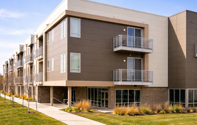 1 bed, 1 bath, 740 sqft, $999, Unit 5-304