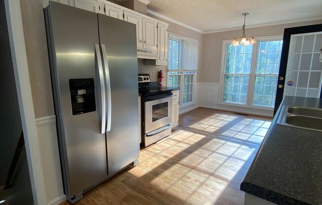 PRE-LEASE FOR JULY 12th! Charming 3 bedroom house on the east side Athens, GA