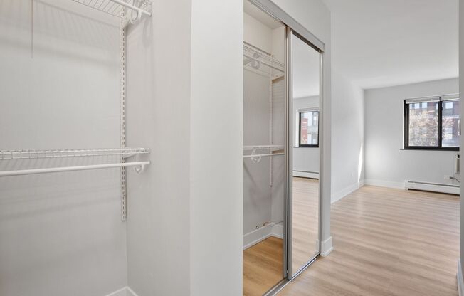 Studio, 1 bath, 298 sqft, $1,450, Unit 334