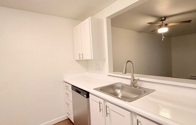 1 bed, 1 bath, 700 sqft, $1,725, Unit 128