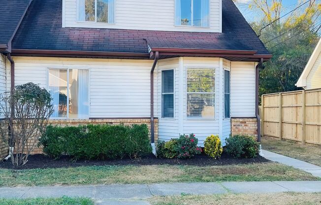 Donelson townhome off Elm Hill Pike. End unit with fenced back yard, renovated, pet friendly available now.