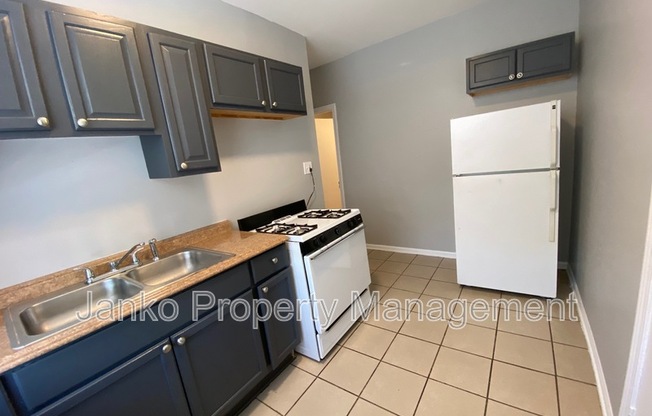 3725 W Grand Ave, Chicago IL 1N