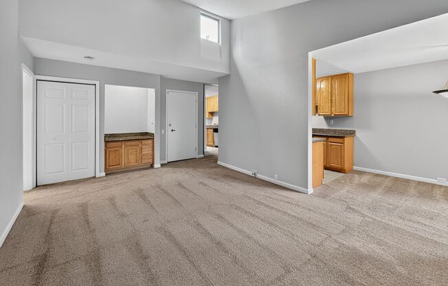 Nice Top Floor Unit Located in the Desired Greenwood Condominiums is Available Now!