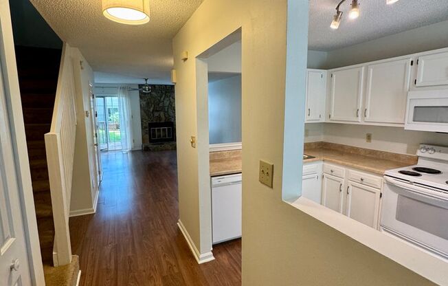 Cozy, 2BR, 2.5BA Townhouse in Raintree