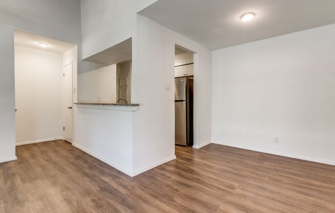 2 beds, 1 bath, $1,500, Unit #2033