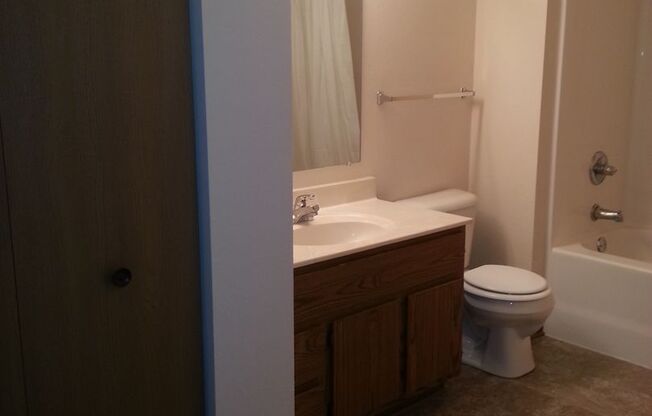 2 beds, 1.5 baths, 950 sqft, $1,174, Unit 3344 - 221