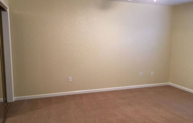 1 bed, 1 bath, 822 sqft, $1,425, Unit 910 H 105