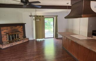 3 beds, 2 baths, $1,395