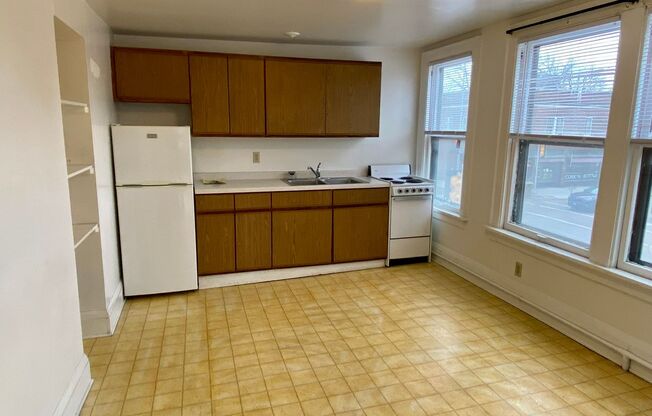 1 bed, 1 bath, 400 sqft, $1,100, Unit 3