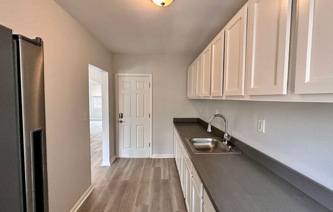 2 beds, 1 bath, 1,000 sqft, $995, Unit 1739 Central Ave - Unit 2F