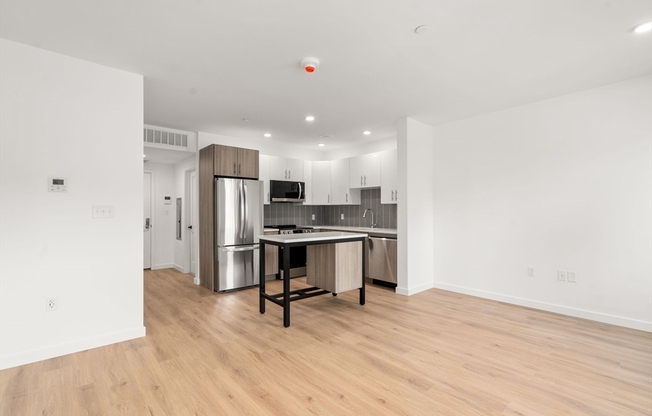 Studio, 1 bath, 469 sqft, $2,950, Unit 306
