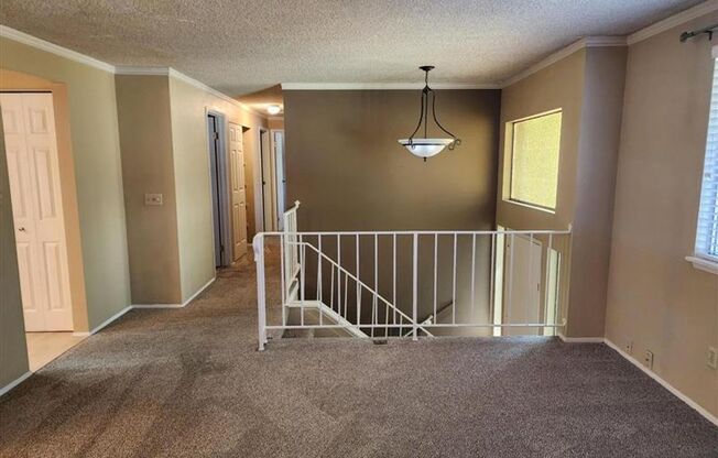 Beautiful 3 Bed 1.5 Bath Tri-Level home in Auburn