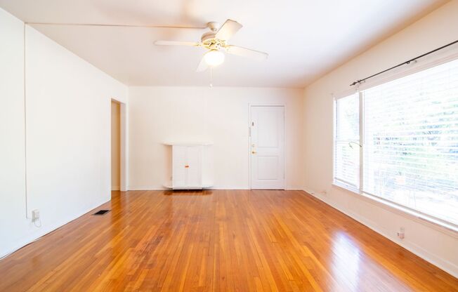 FIRST-FLOOR DUPLEX UNIT IN JEFFERSON TERRACE