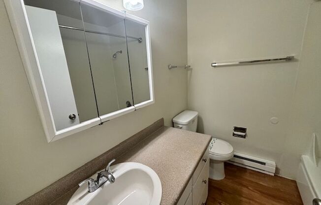 2 beds, 1 bath, $1,650, Unit 64