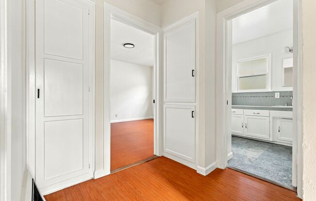 3 beds, 1.5 baths, $4,300