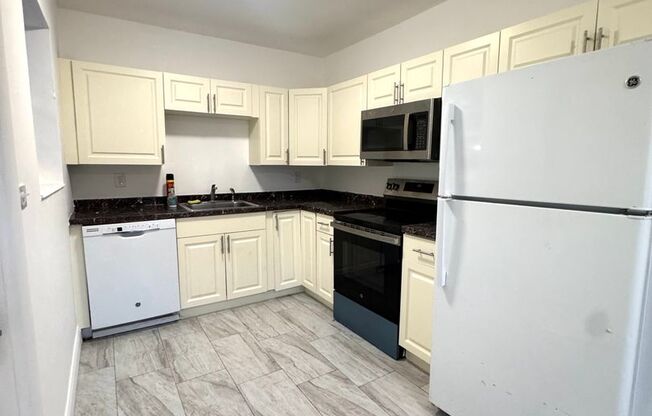 Updated 3-Bed/2-baths Home with Screened Porch & Lush Yard in Pompano Beach Highlands