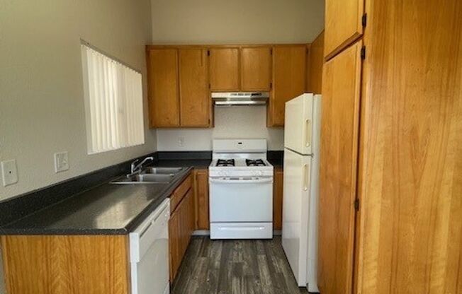 2 beds, 2 baths, $2,900, Unit 4077A