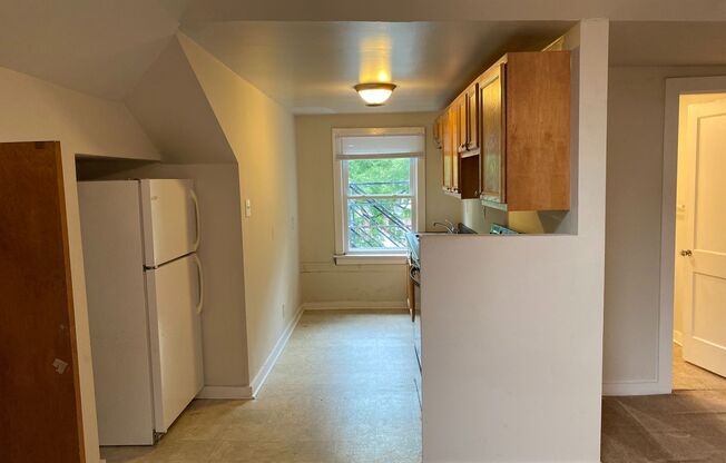 2 beds, 1 bath, $1,550, Unit 5