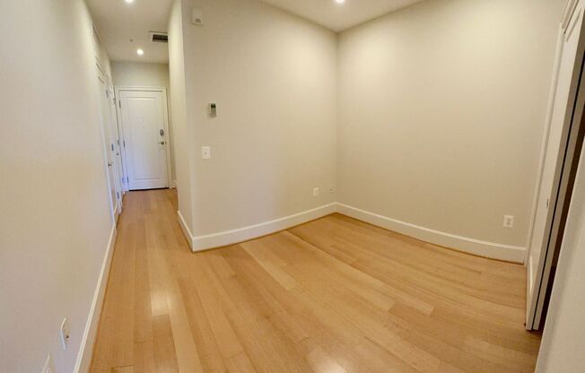 1 bed, 1 bath, 366 sqft, $2,500, Unit 414