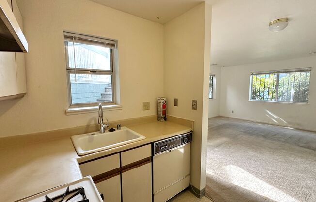 2 beds, 1 bath, $2,425