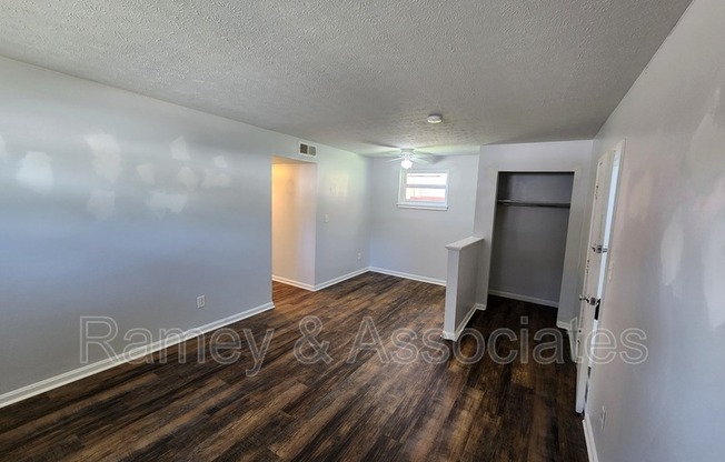 1300 OAKWOOD AVE