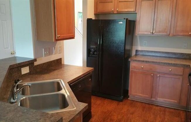 Roommate wanted 3 Bedroom 3 Bath $900 month!!!