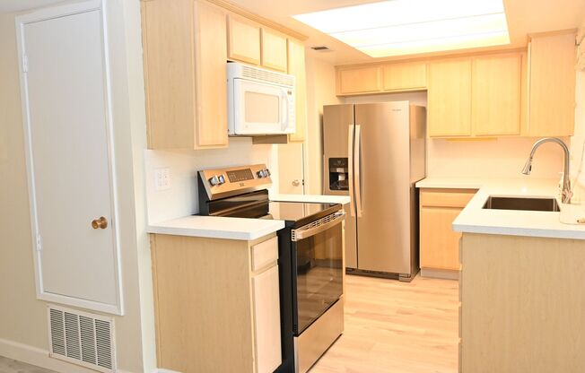 215 Chantilley Ln San Jose - 2 story 3 bed 1.5 bath Condo