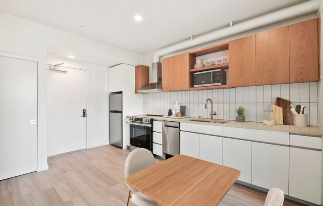 Studio, 1 bath, $2,595, Unit 809