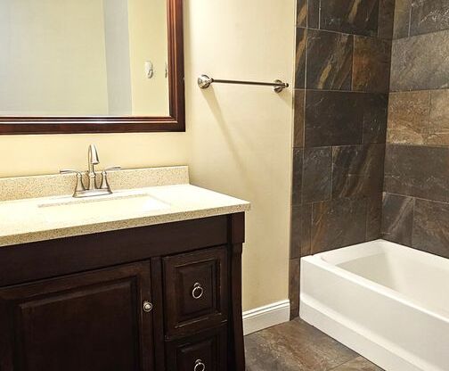 1 bed, 1 bath, $1,900, Unit APT 5