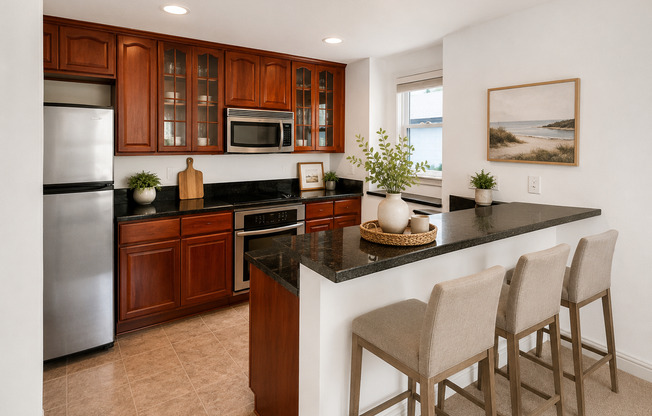 New paint & carpet! 2 bedroom, 2 bath top floor condo in La Jolla!