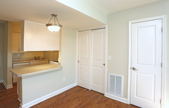 1 bed, 1 bath, 751 sqft, $1,050