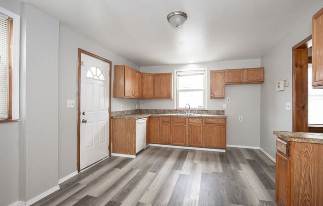 3 Bedroom/1 bath Single House!!