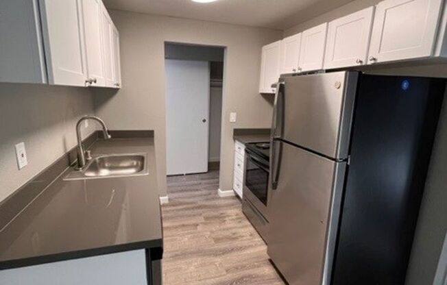 2 beds, 1 bath, 900 sqft, $1,800, Unit Unit 14