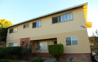 1688 De Rose Way