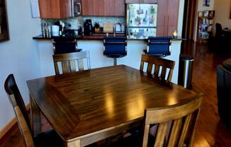 1 bed, 1.5 baths, 1,043 sqft, $1,900, Unit 102