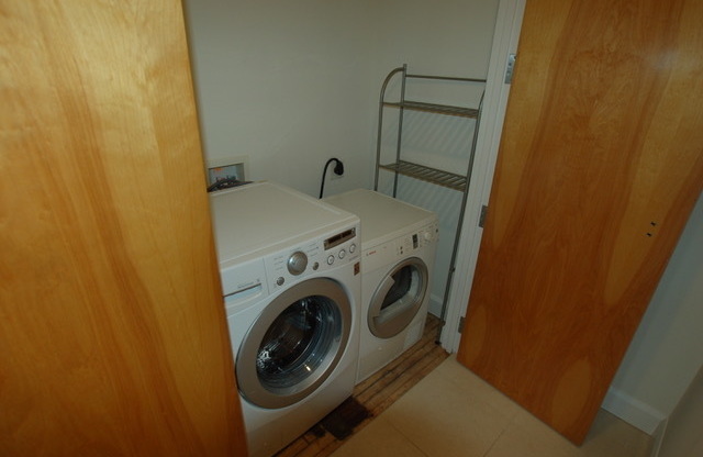 2 beds, 1.5 baths, $2,300