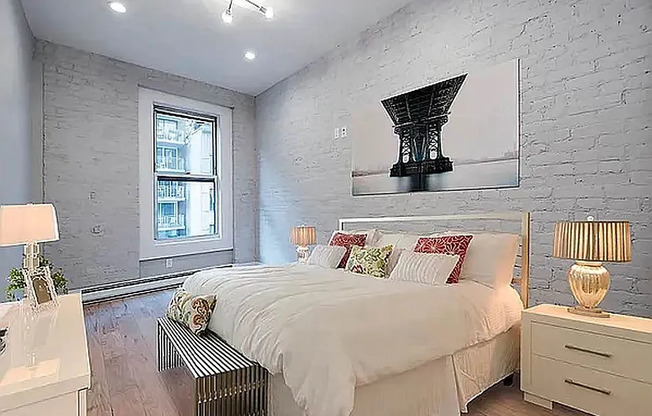 133 E 35 ST