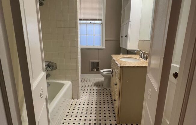 1 bed, 1 bath, $895