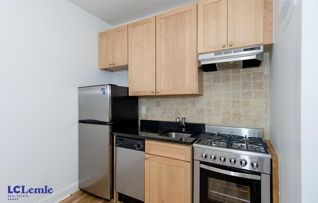 1 bed, 1 bath, 2,550 sqft, $3,300, Unit 2RW