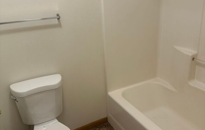 2 beds, 1 bath, 1,000 sqft, $995, Unit 204