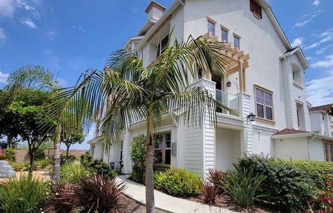 Available Now! Tri-Level 3 Bedroom 3.5 Bath Townhome!!