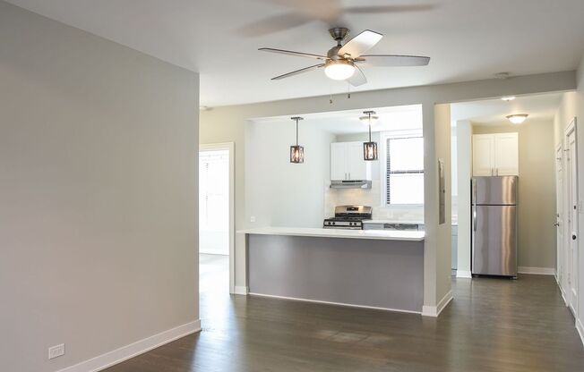 2 beds, 1 bath, 900 sqft, $2,100, Unit 3925-1E