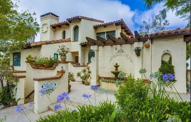 Spanish style condo in Old Town!