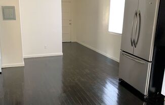 3 beds, 1 bath, $2,095, Unit 1017