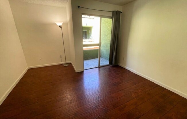 2 beds, 2 baths, 833 sqft, $2,500, Unit 5