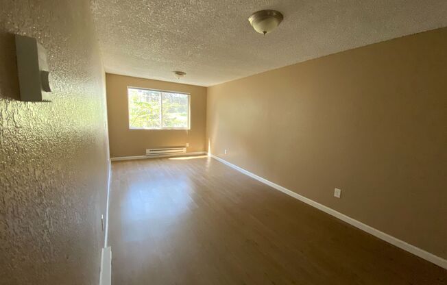 2 beds, 1 bath, 687 sqft, $1,900