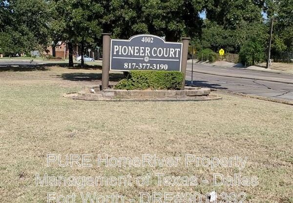 4004 W PIONEER DR
